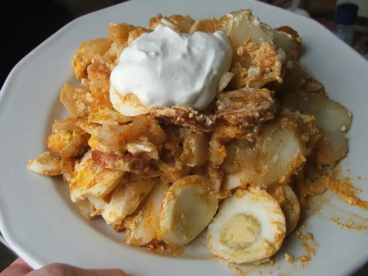 Tajný trik pro dokonalý rakott krumpli: proč zkušení kuchaři přidávají tuto jedinou ingredienci