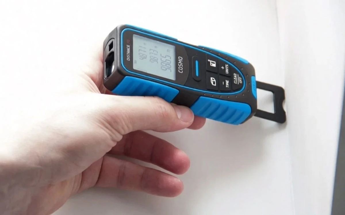Proč váš starý metr selhává: 5 laserových dálkoměrů, které změní vaše měření