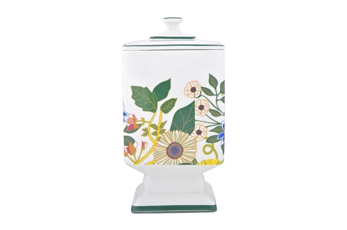 Rodiče znají trik: Krabičky od cukroví promění zahradu - image 1