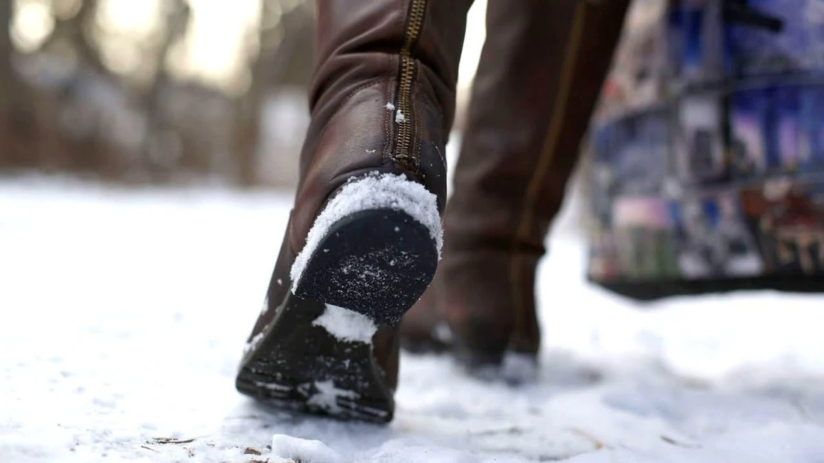 80letá babička Halina ukázala, jak udržet nohy v teple v krutém mrazu: trik spočívá v jednoduché metodě, stačí 5 minut