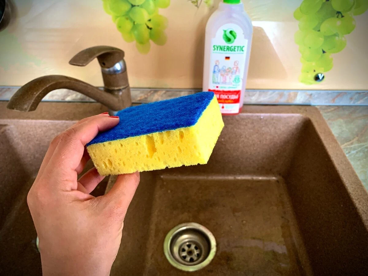 Co dělat se starými houbičkami: 3 překvapivé způsoby, jak je znovu využít doma