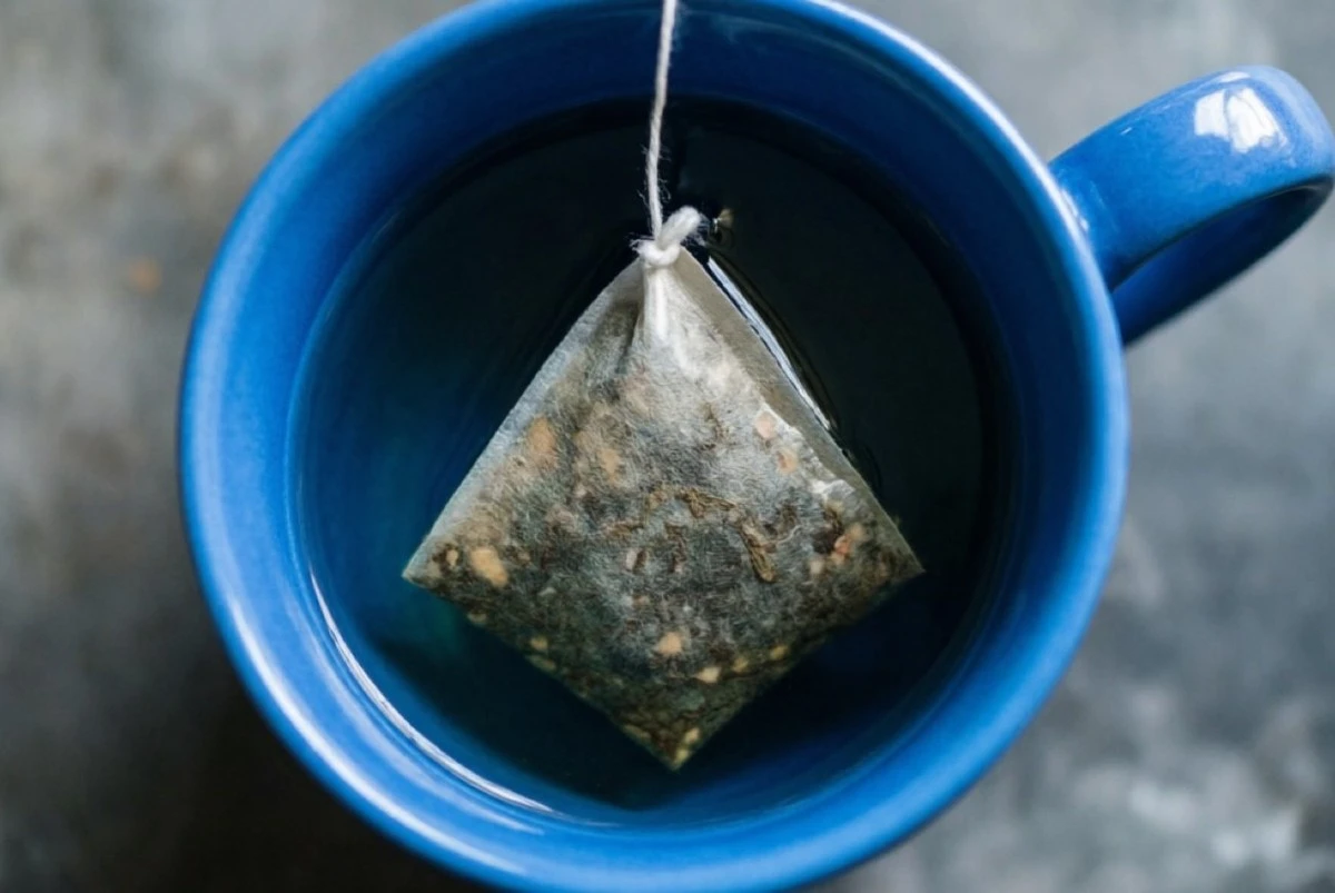 Zahradníci znají tajemství: Proč sbírají použité čajové sáčky pro bohatou úrodu