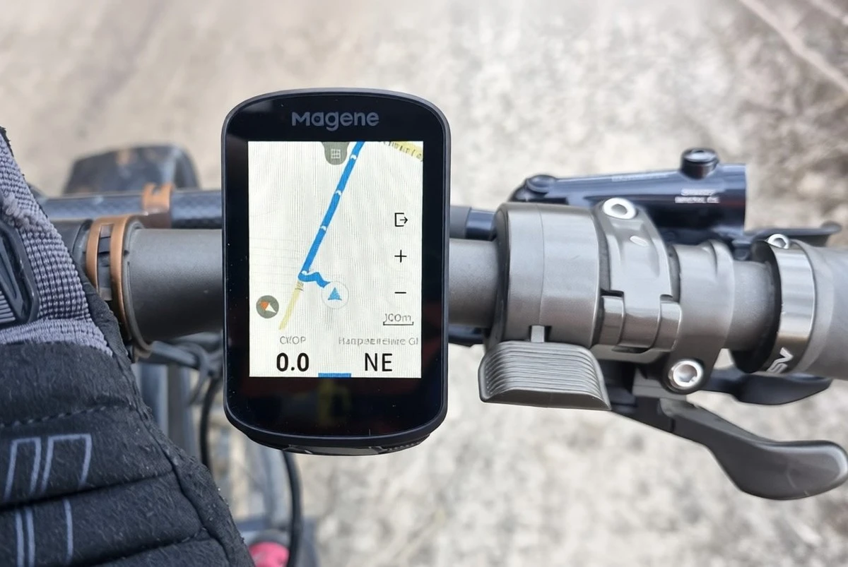 Proč zkušený cyklista vyměnil selfie tyč a telefon za nenápadné GPS zařízení