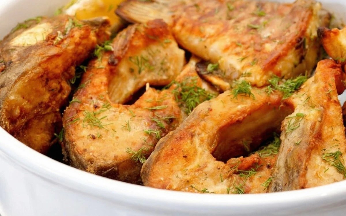 Proč ryba na pánvi místo křupavé kůrky jen bledne: Tři triky šéfkuchařů