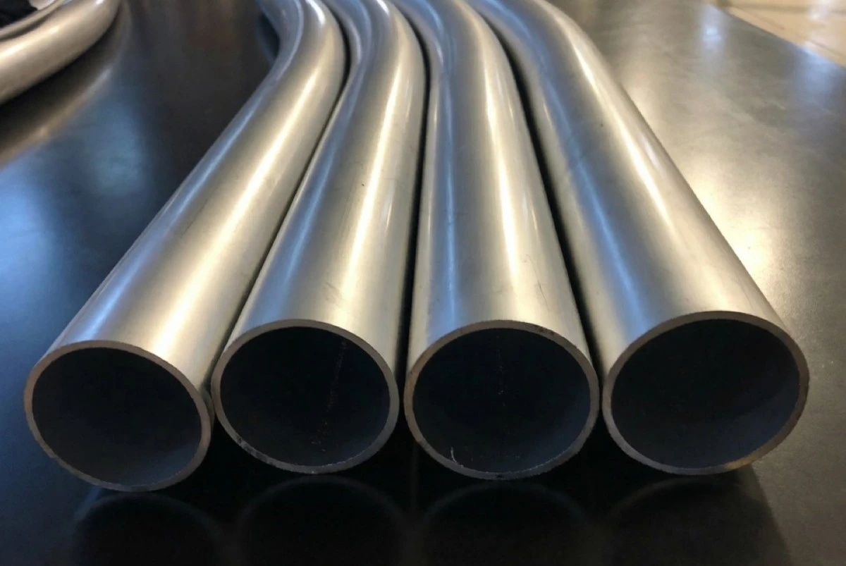 Jak ohnout hliníkovou trubku dokonale rovně: Triky z koupelny, které fungují