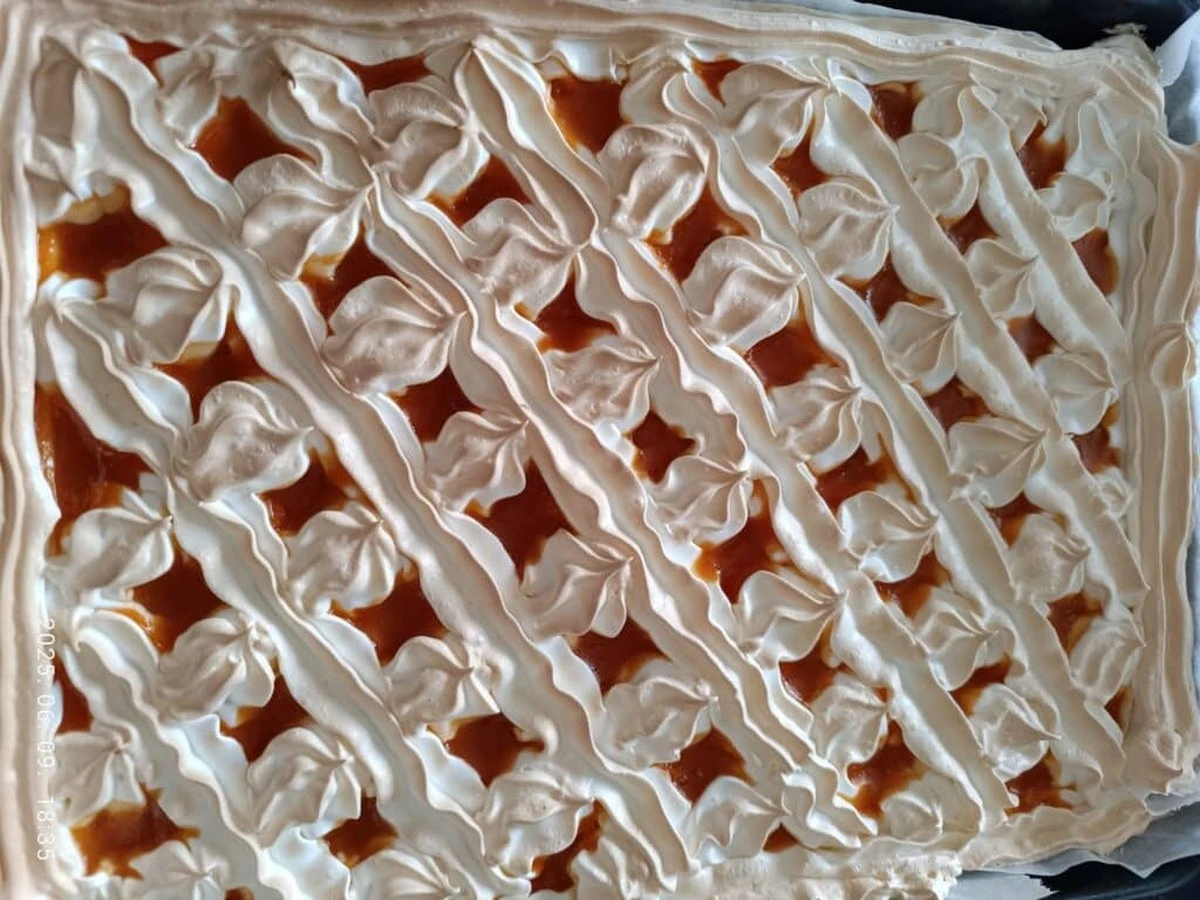 Proč zkušení pekaři dávají do Rákócziho tvarohového koláče lžíci navíc