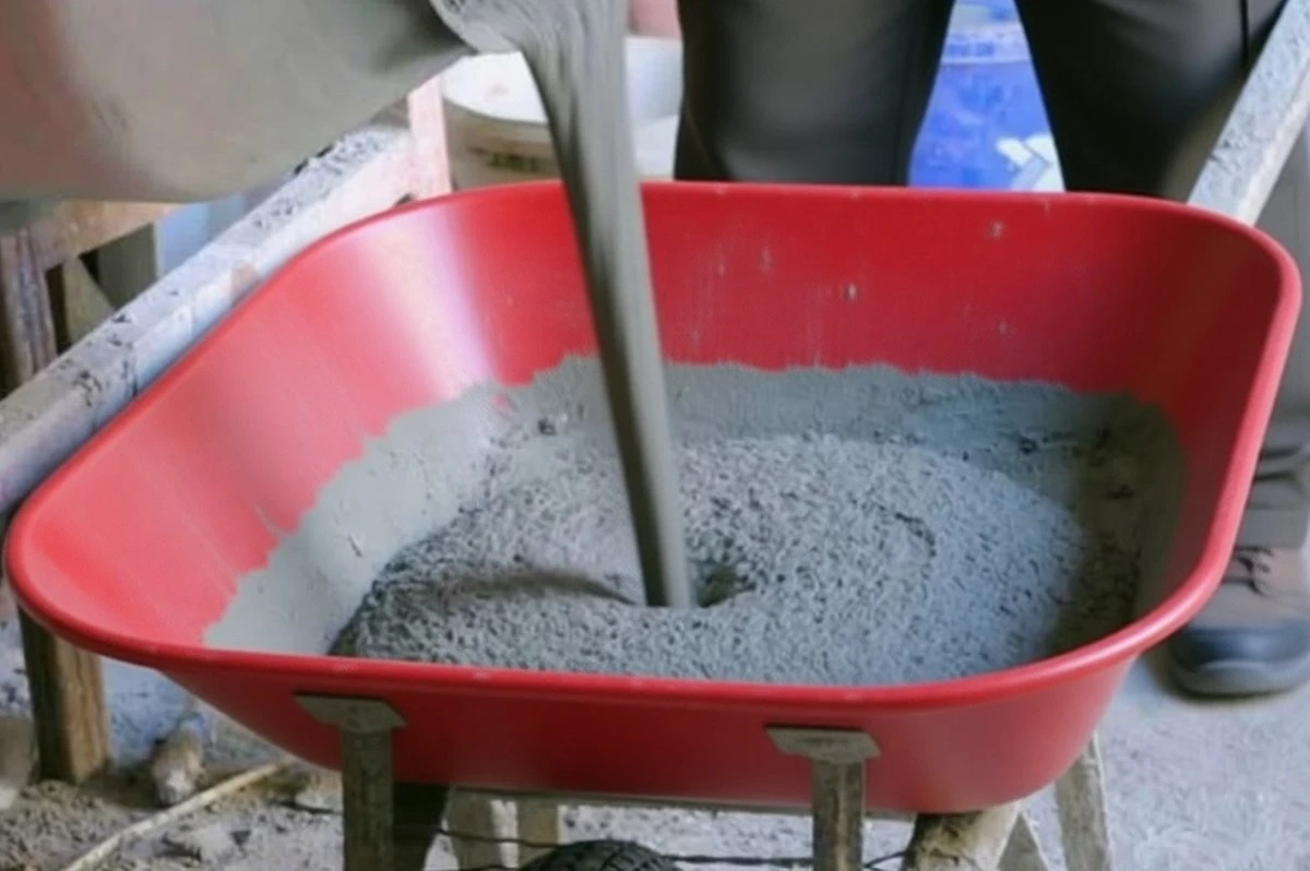 Jak zrychlit tuhnutí betonu a posílit ho nad ocel: Geniální přísada zrychlí beton v 12x