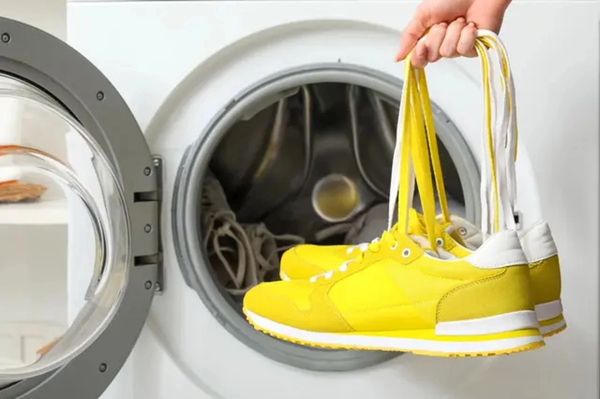 Tři tenisáky v bubnu pračky: Zázrak, který obnoví objem vašich bund a dek - image 1