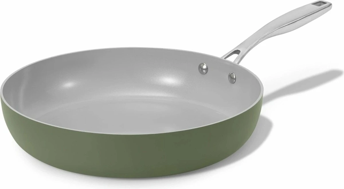 Poškrávaná nepřilnavá pánev: tichý nepřítel ve vaší kuchyni - image 1