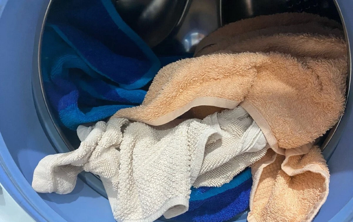 Bílé ručníky za 5 minut: Triky pro líné i šetrné hospodyňky