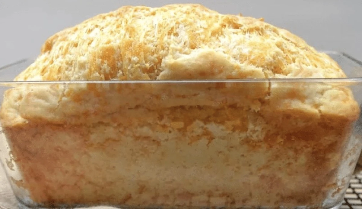 Zapomeňte na kynutí: upečte si za půl hodiny křupavý sýrový chléb