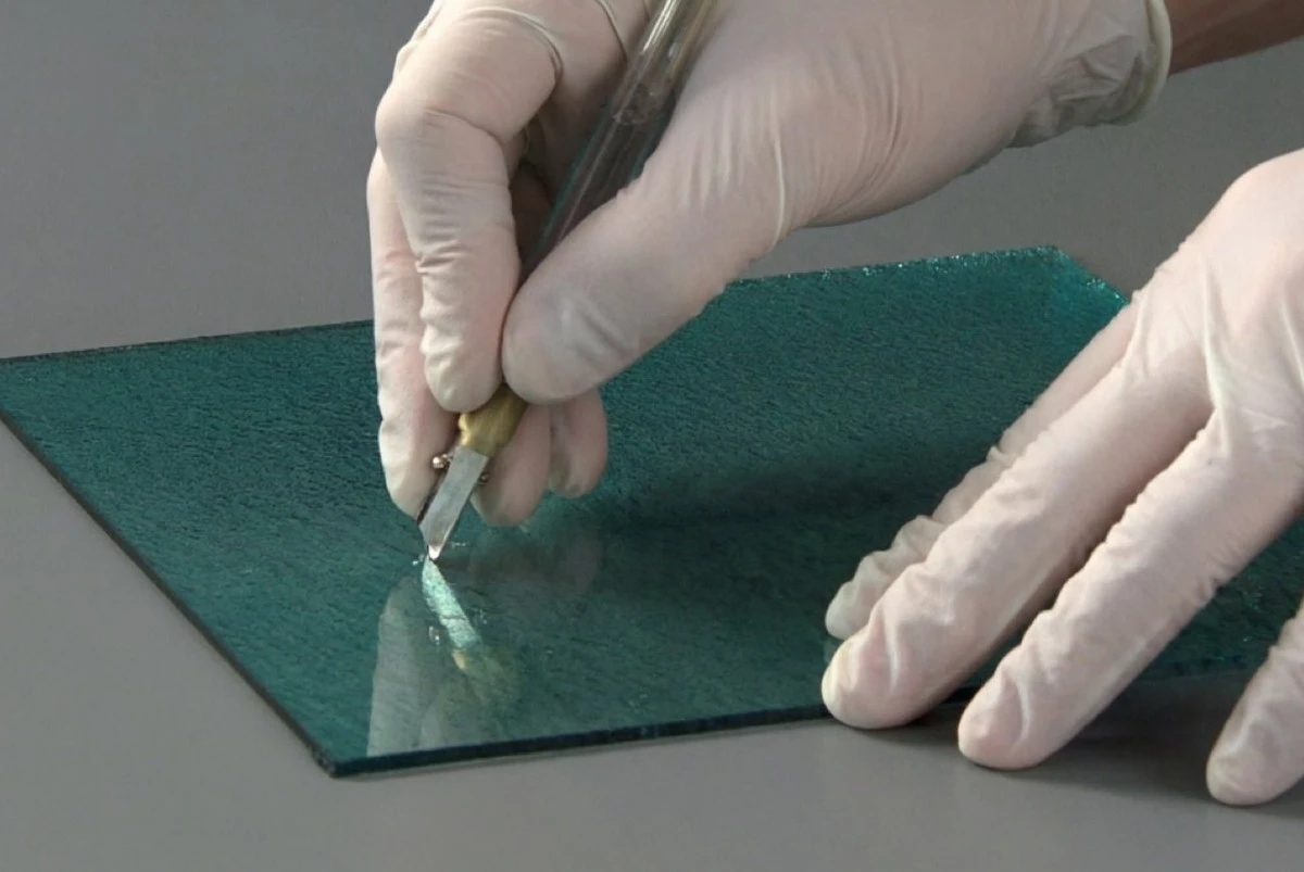 Jak přesně řezat sklo napoprvé: rychlý trik bez drahých nástrojů a otřepů