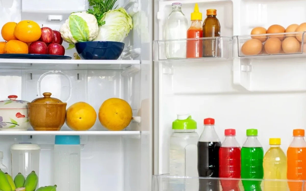 Háček na svěží lednici: Proč většina lidí zapomíná na zázračnou moc jedlé sody