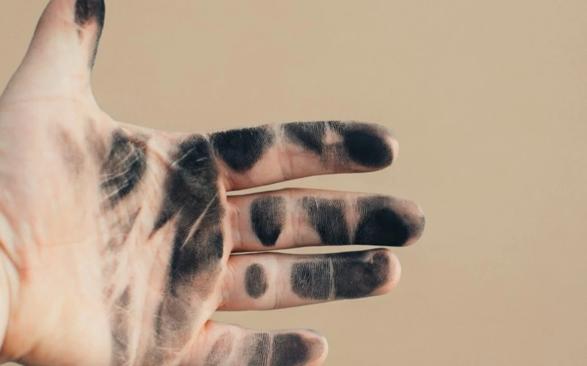 Proč zkušené mechaniky nikdy nenapadne použít běžné mýdlo na ruce od sazí – a co dělat místo toho