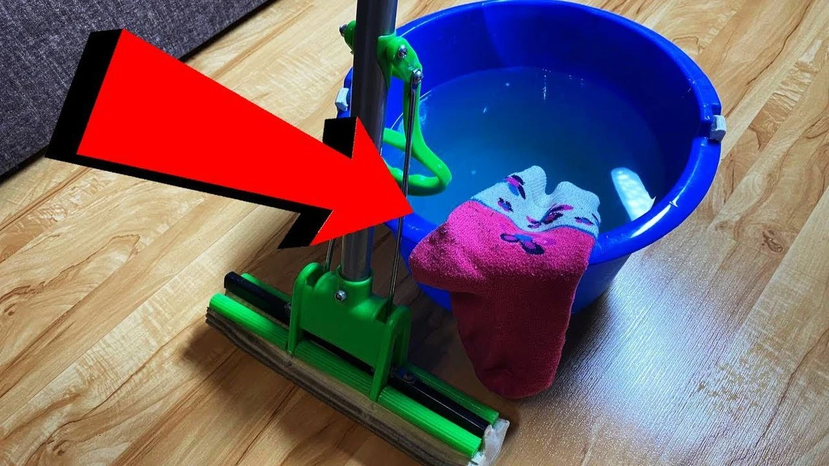 Vlastníte staré ponožky? Podlaha se po nich bude lesknout bez šmouh