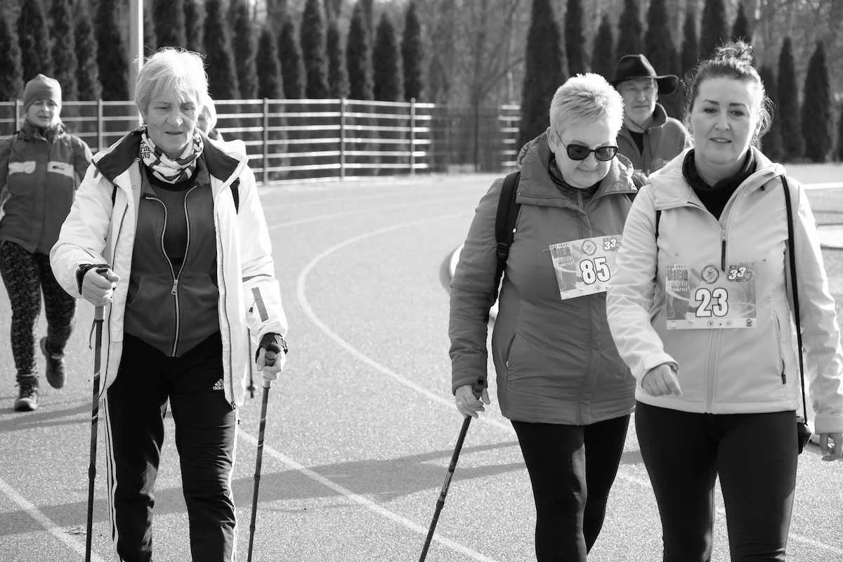 Chůze nad 65 let: Kolik kroků lékaři skutečně doporučují pro zdravý život