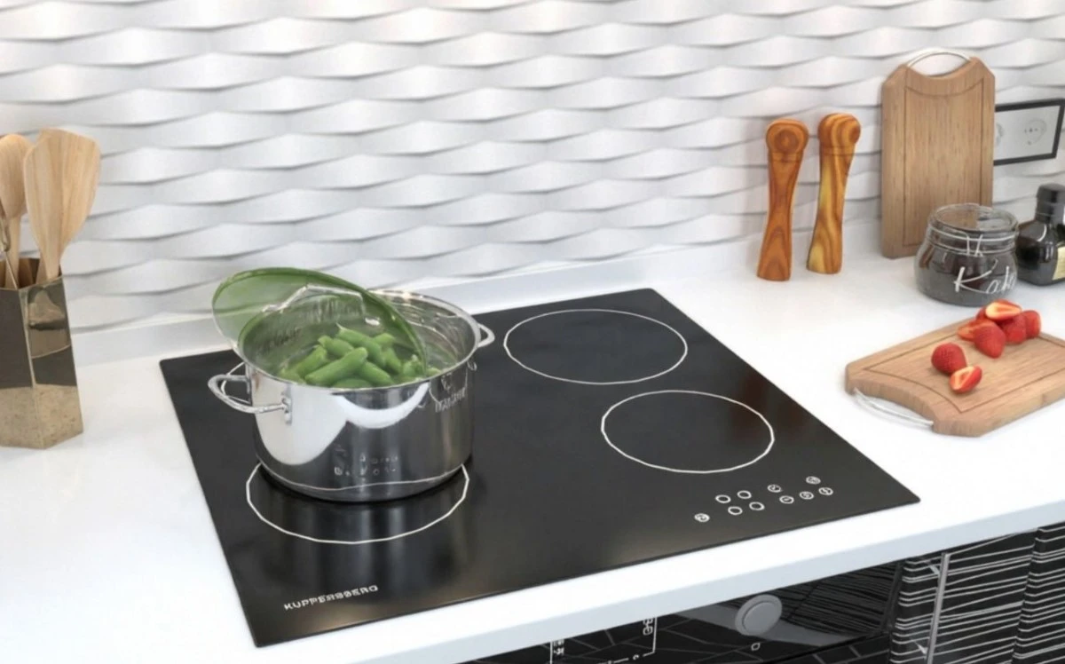 Zápasíte s mastnotou na varné desce? Triky za pár korun, které ji vrátí do záře původní.