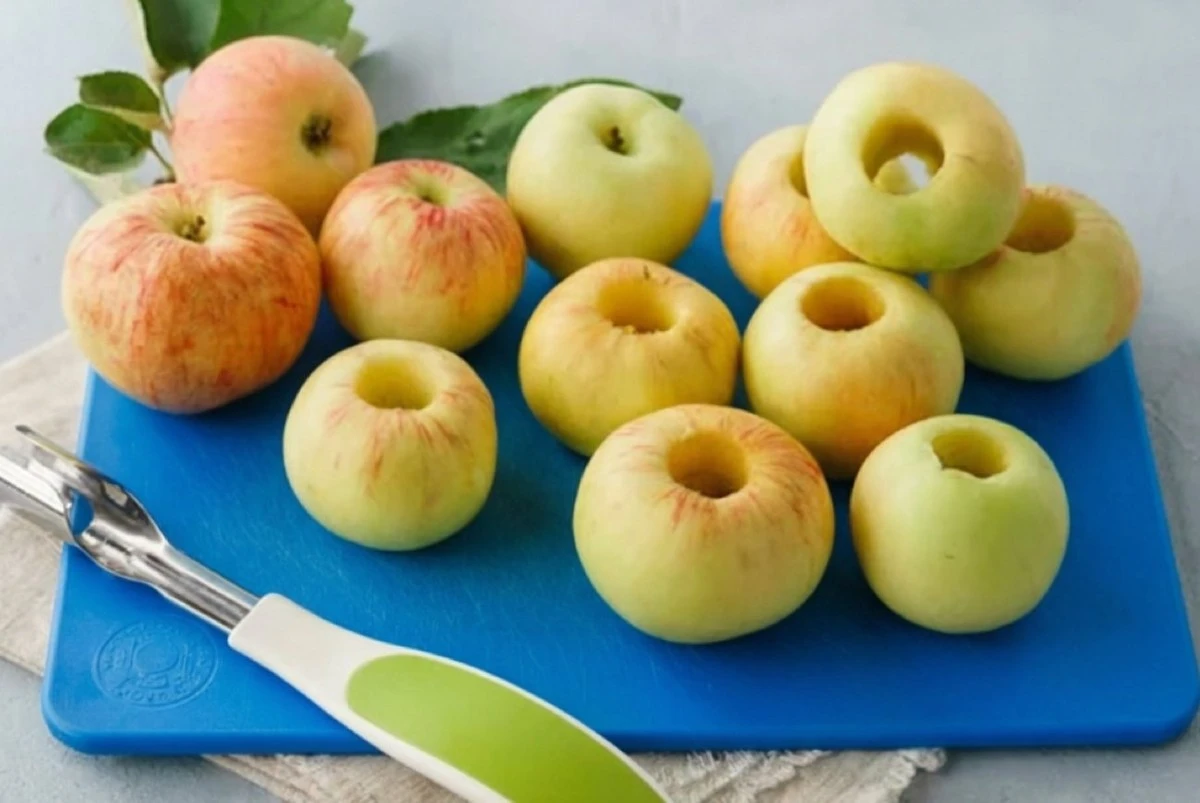 Bleskově oloupejte celou mísu jablek: trik, na který nepřišla většina hospodyněk