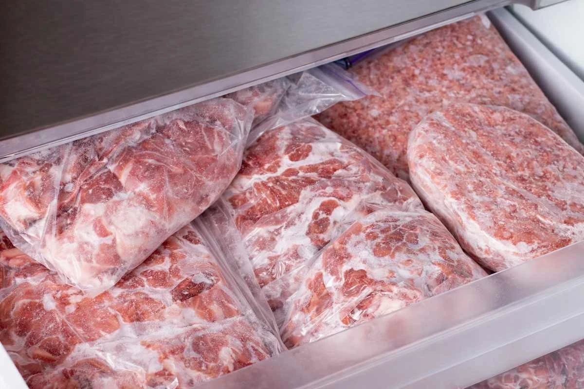 Proč zkušené kuchařky nedávají maso do mrazáku na déle než 2 měsíce