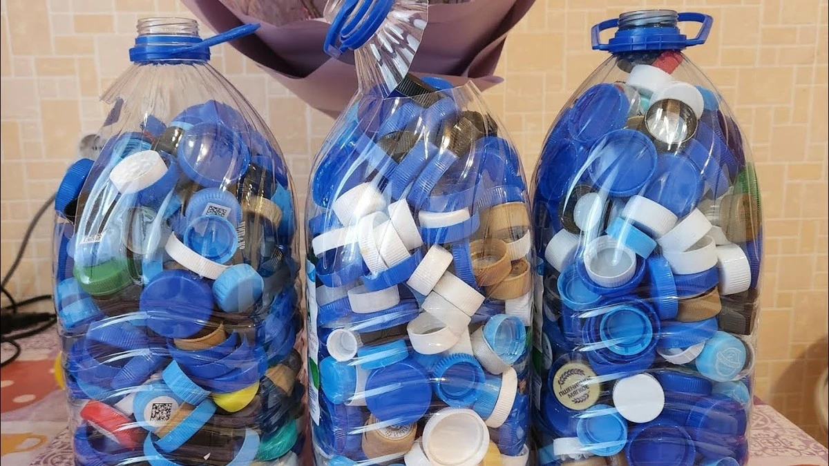 100 víček od PET lahví promění váš domov: Vytvořte si úložný košík za pár minut