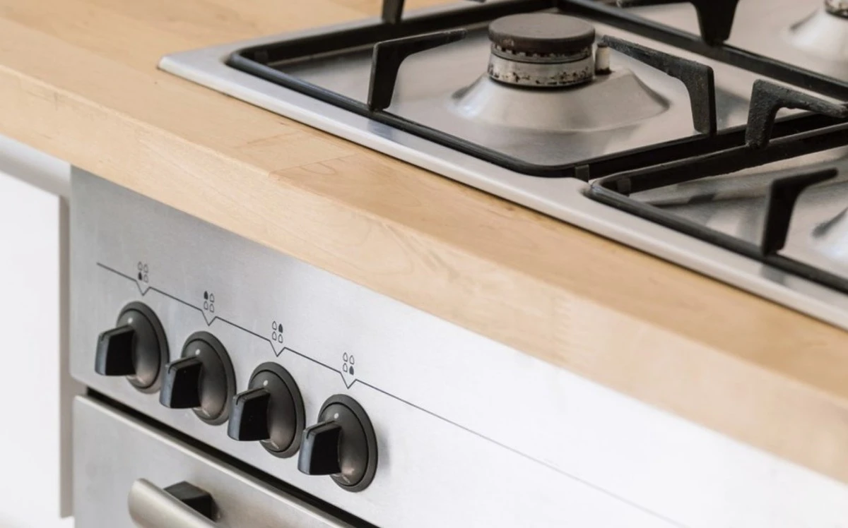 Mastnota na knoflících sporáku zmizí bez námahy: zapamatujte si tento rychlý způsob čištění