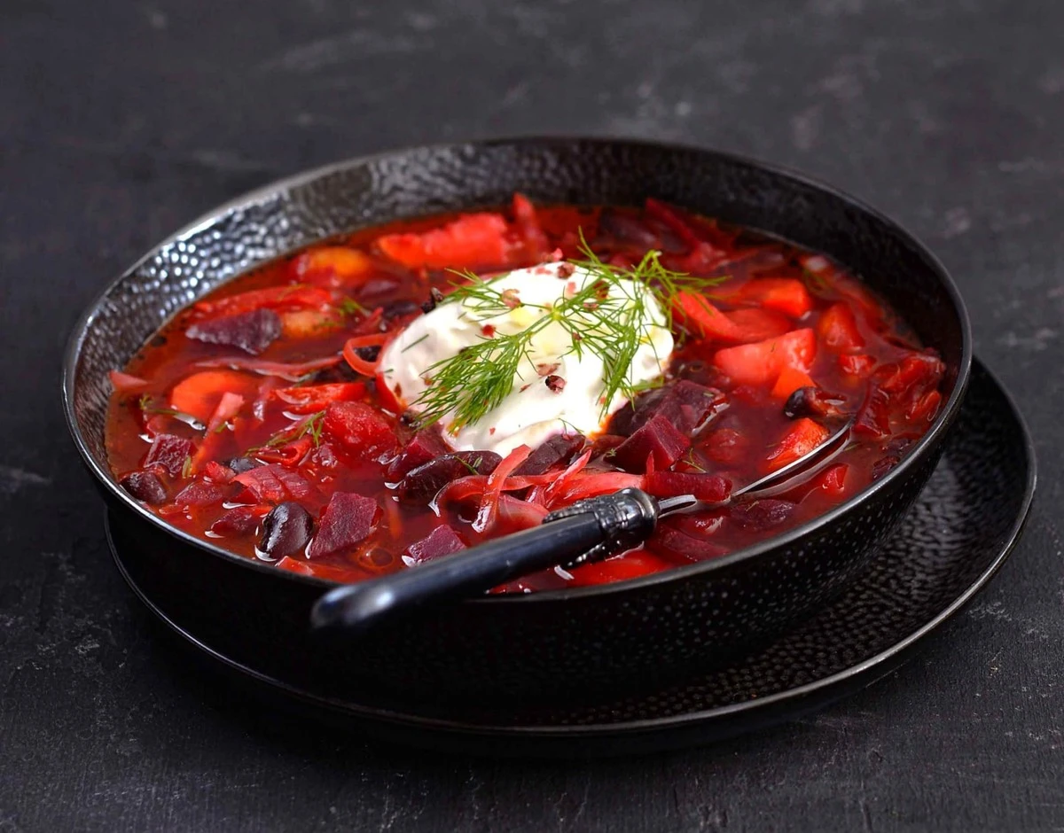 procvasborscneb-extra-1.webp Proč váš boršč nebyl rudý: Změna pořadí surovin vyřeší vše - image 1