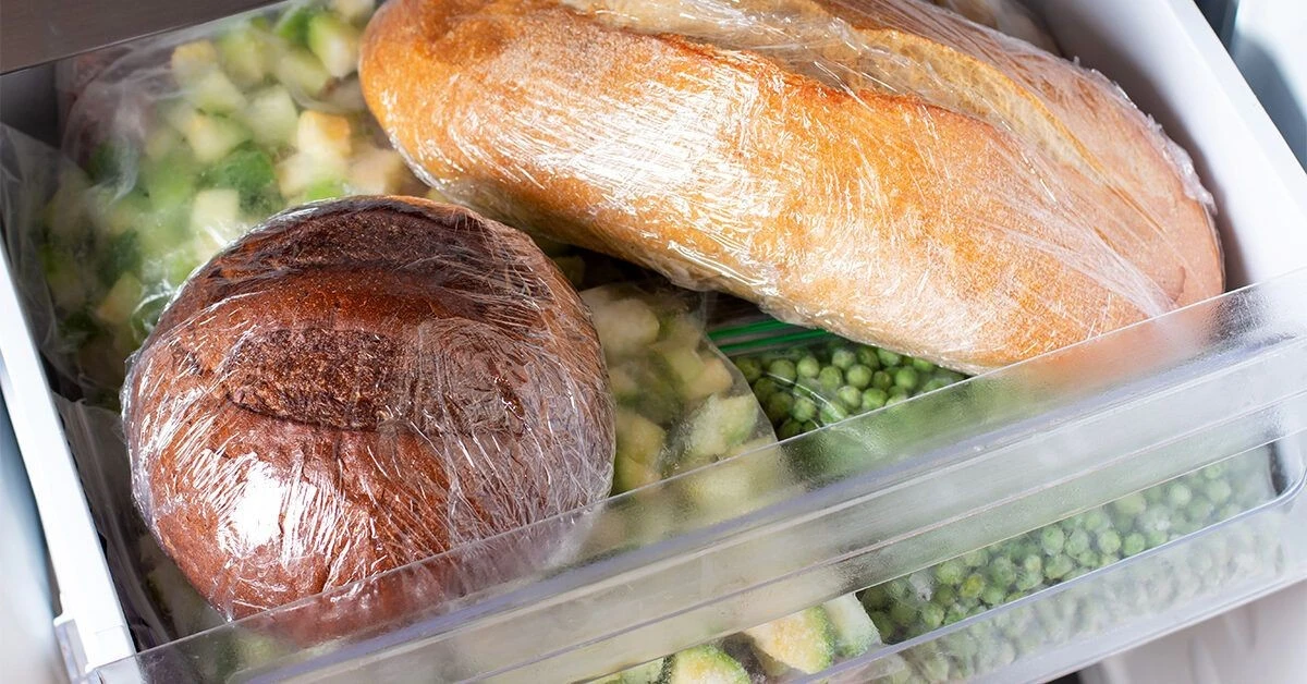 3 důvody, proč špičkoví dietologové doporučují mrazit chléb – a 2 neočekávané benefity - image 1