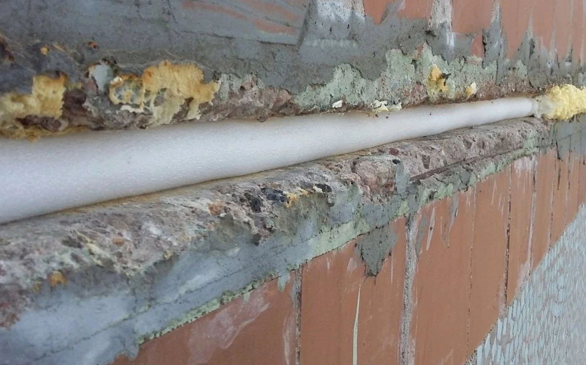 Jak správně zatěsnit panelové spoje: zapamatujte si jednoduchou technologii