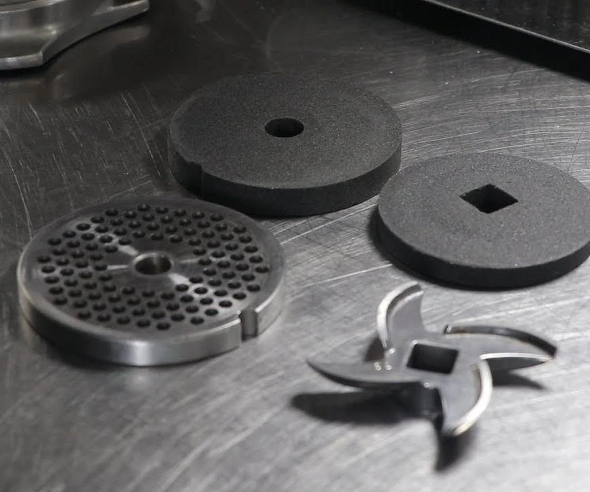 ostrinozunamaso-extra-1.webp Ostří nožů na maso jako od holiče? Stačí kousek smirkového papíru - image 1