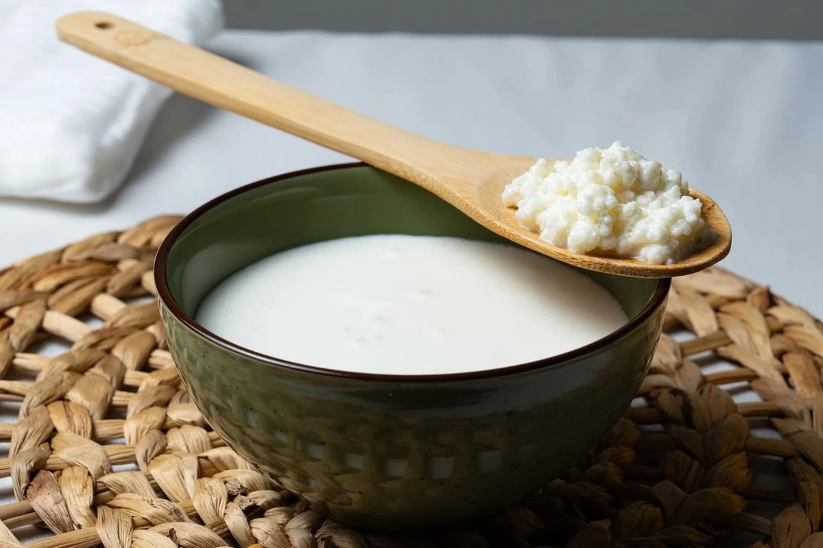 procnahrazenive-extra-1.webp Proč nahrazení večeře kefírem může být chyba, která překvapí vaši váhu i náladu - image 1