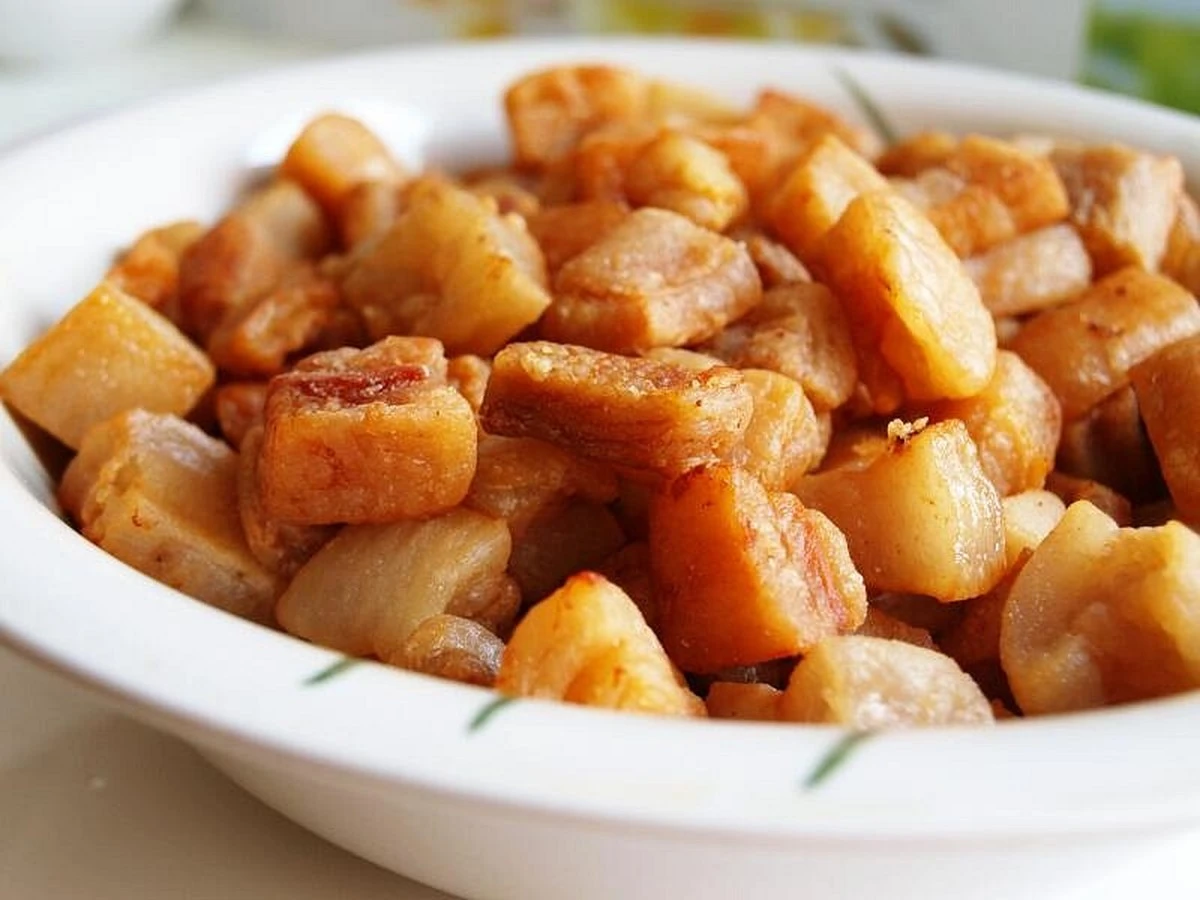 domaciskvarkyta-extra-1.webp Domácí škvarky: Tajemství pomalého pečení a starý mléčný trik. - image 1