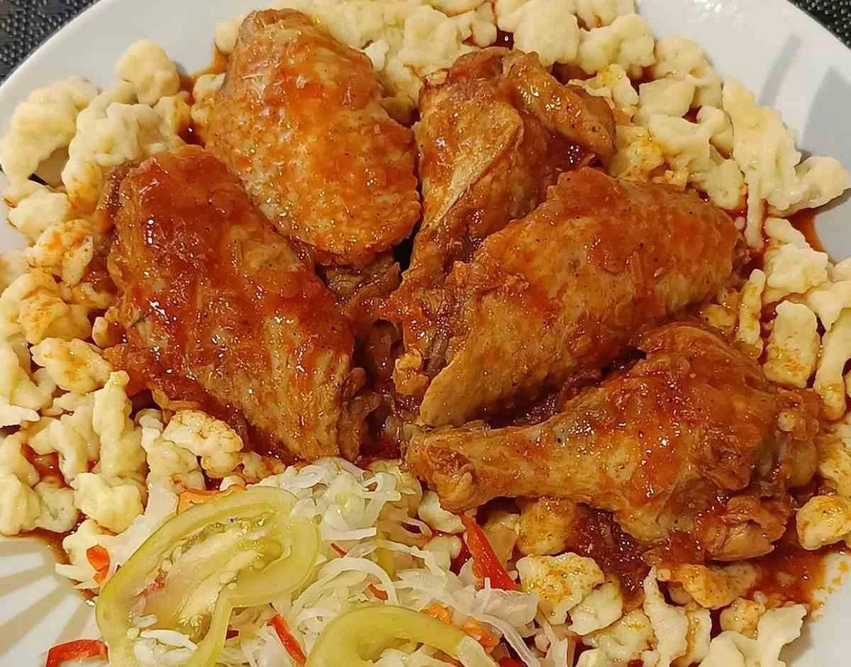 Proč se stále více lidí učí vařit paprikáš z kuřecích křídel: Takto ho děláme my