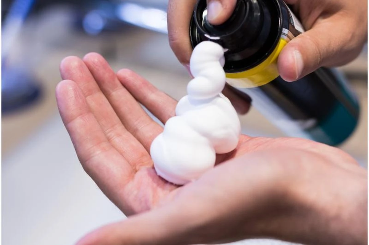 starapenanahole-extra-1.webp Stará pěna na holení? Nevyhazujte ji! Zázraky pro úklid i mimo koupelnu - image 1