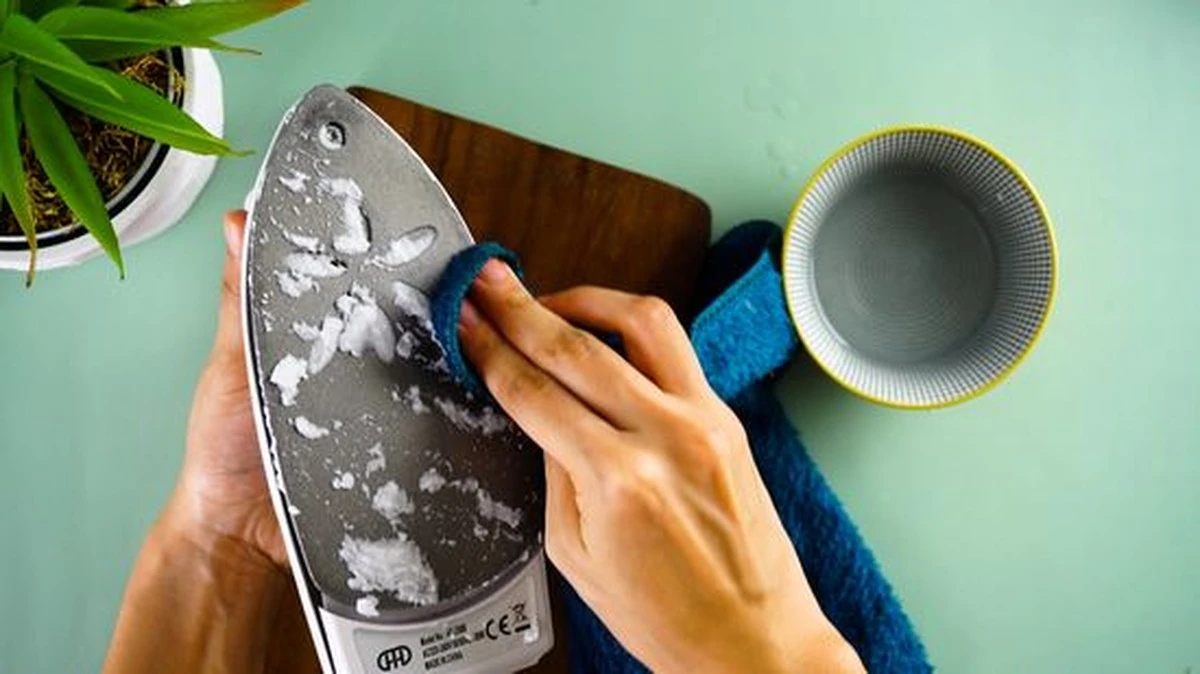 zazrakszehlicko-extra-1.webp Zázrak s žehličkou: Babiččin trik s obyčejnou alobalem, který ji vrátí do lesku za 30 sekund - image 1