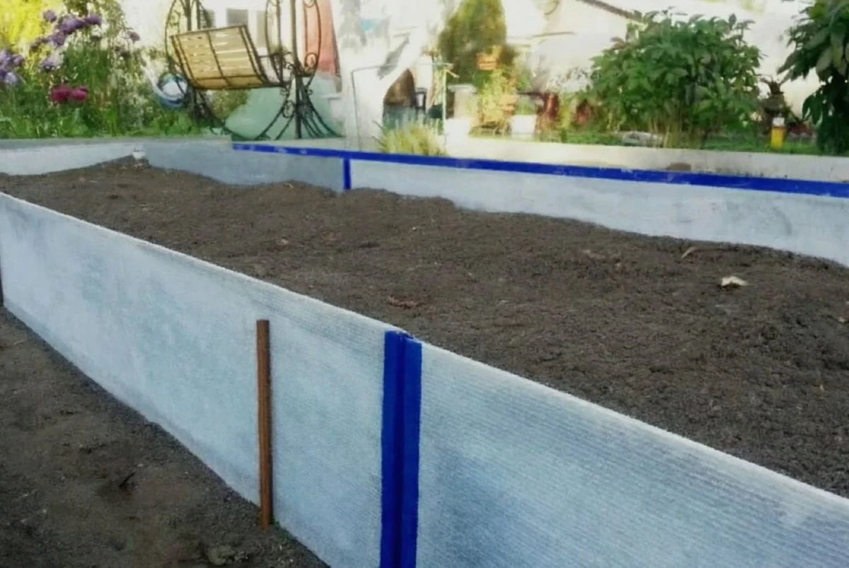 Proč zkušení zahradníci už nedávají starý krytina kolem záhonů