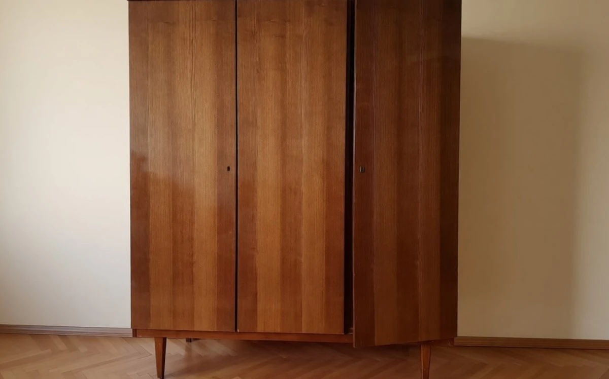 Starý lakovaný kredenc jako nový: Krok za krokem k proměně