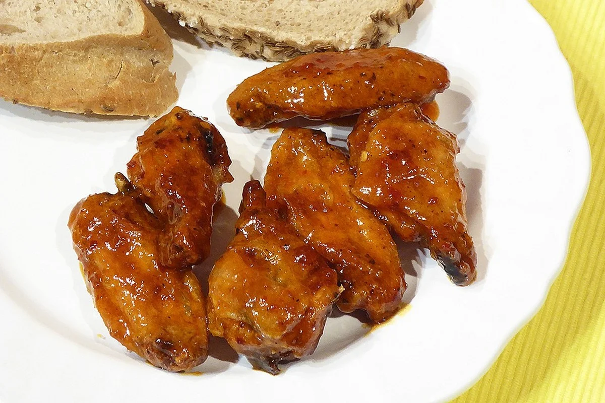 Proč se stále více lidí učí vařit paprikáš z kuřecích křídel: Takto ho děláme my - image 1