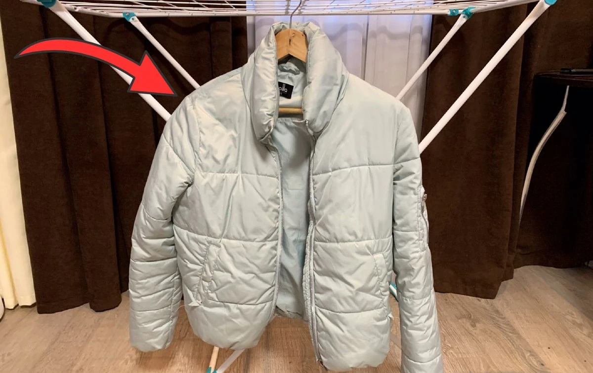 Jak vyčistit zimní bundu bez praní: metoda s pěnou na holení