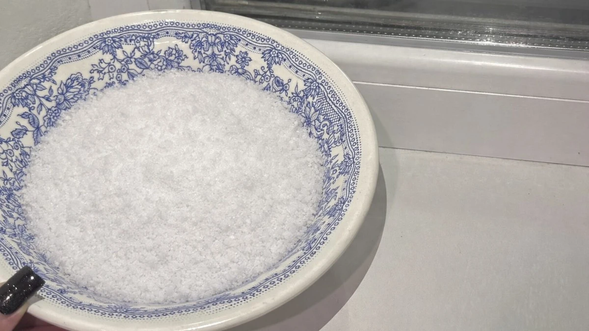 Domácí trik: Proč zkušené hospodyňky dávají sůl na parapet