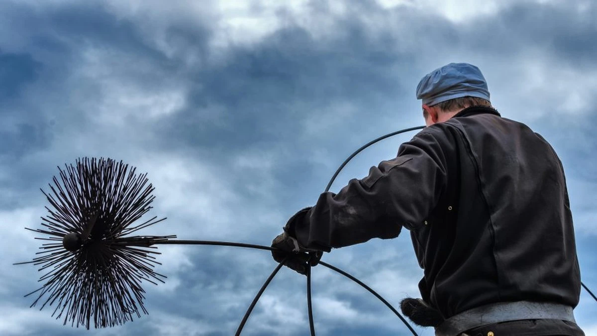 Svatrova metoda: Jak vyčistit komín od zimních sazí bez soli s minimálním úsilím - image 1