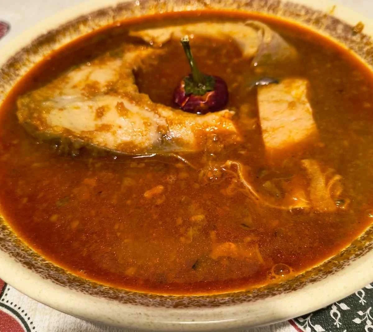 Proč je "korhely" halászlé doma lepší než ta tradiční