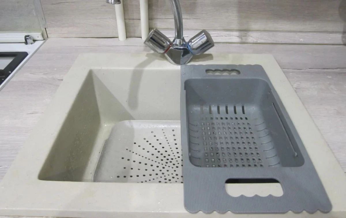 Проста кухонна хімія: від жирових пробок у раковині до кришталевої чистоти — за 10 хвилин