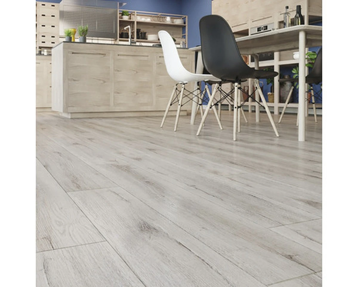 procvinylovapod-extra-1.webp Proč vinylová podlaha nahrazuje laminát: voděodolná alternativa pro každou domácnost - image 1