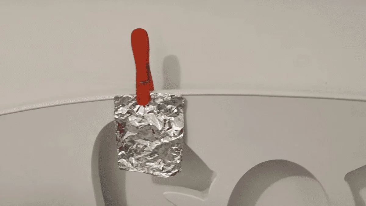 Můj domov voní jako levandulový háj a bez hmyzu. Triku mé babičky s alobalem jsem se smála, teď ho nedám z ruky